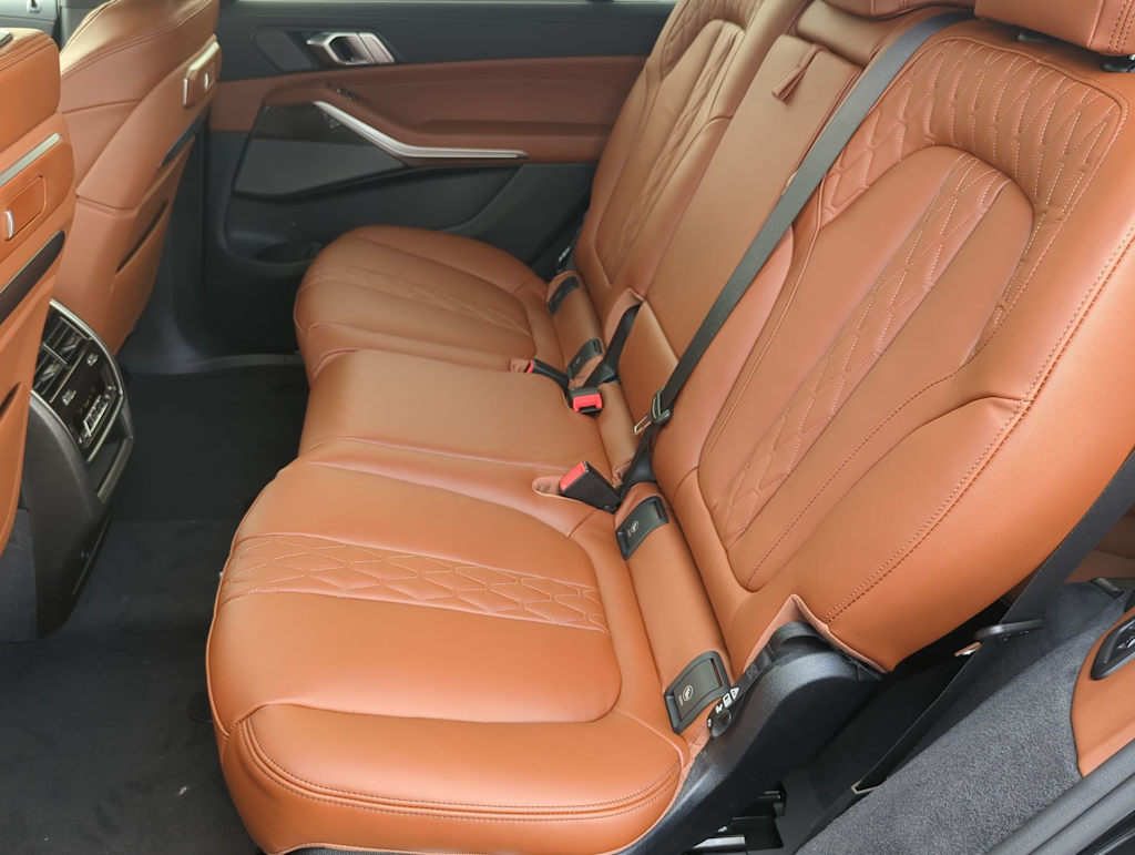 Thumbnail: 2026 BMW X7 - 13