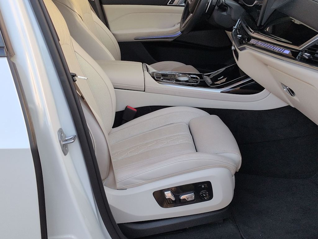 Thumbnail: 2024 BMW X7 - 12