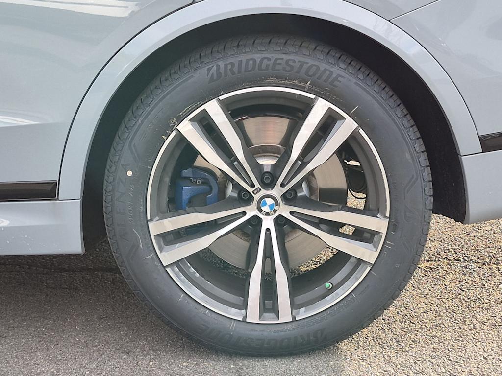 Thumbnail: 2025 BMW X7 - 8