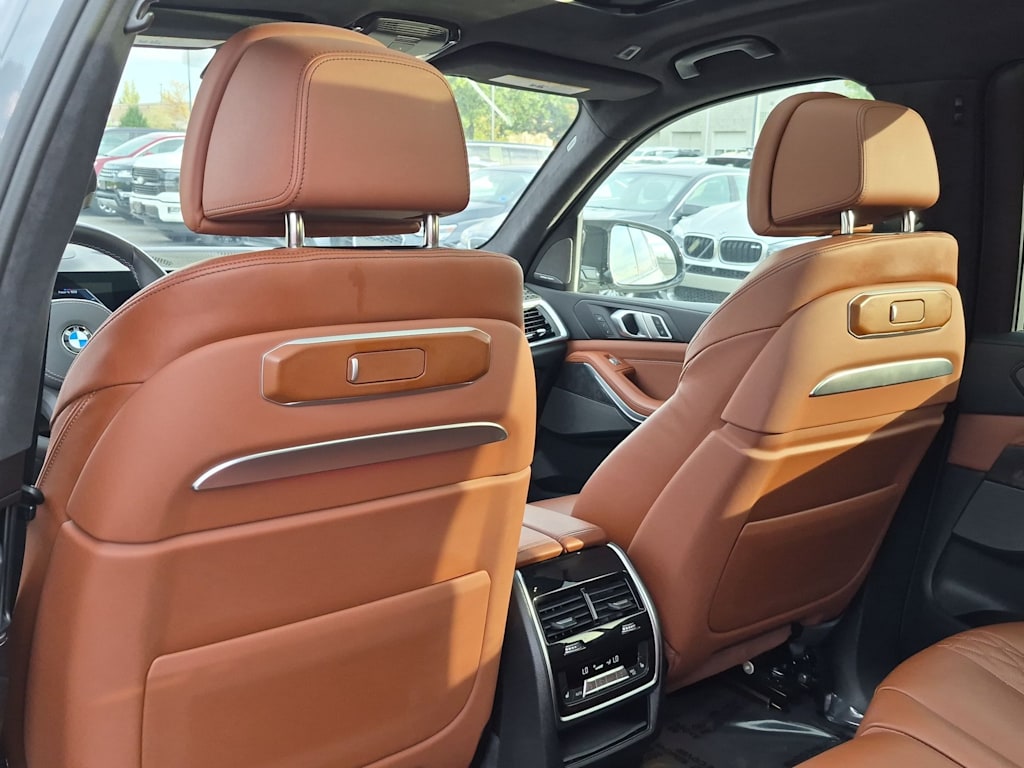 Thumbnail: 2025 BMW X7 - 12