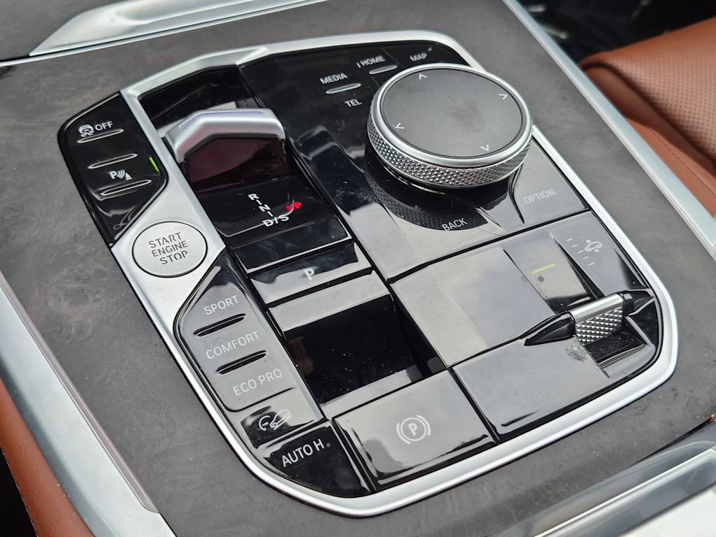 Thumbnail: 2025 BMW X7 - 16