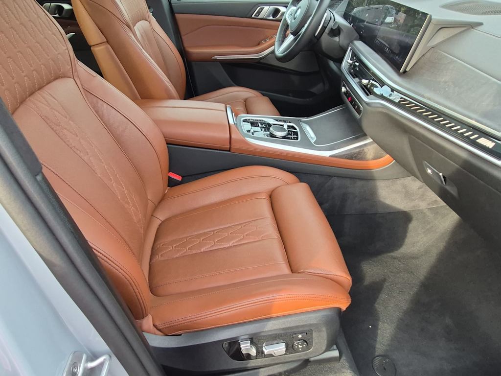 Thumbnail: 2025 BMW X7 - 31