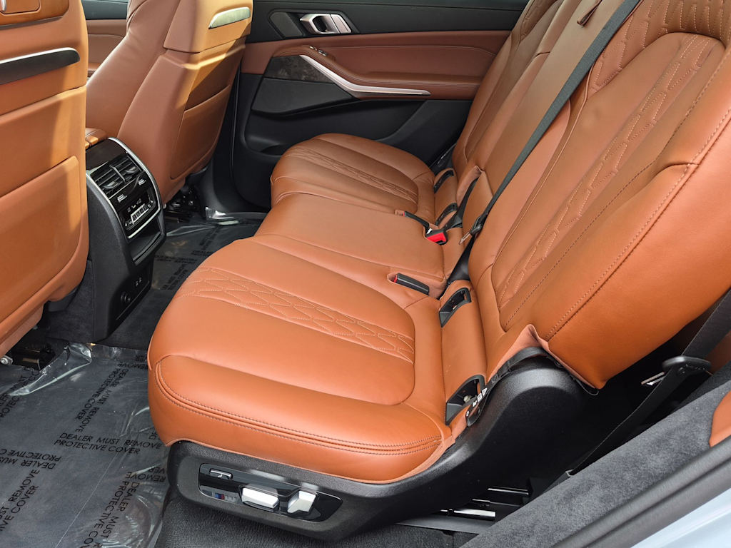 Thumbnail: 2025 BMW X7 - 13