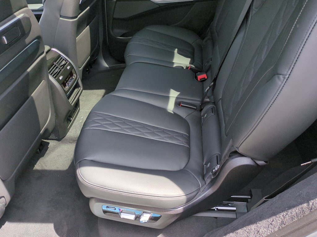 Thumbnail: 2026 BMW X7 - 12