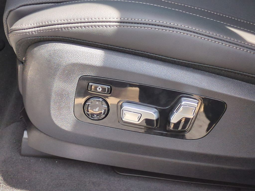 Thumbnail: 2026 BMW X7 - 24