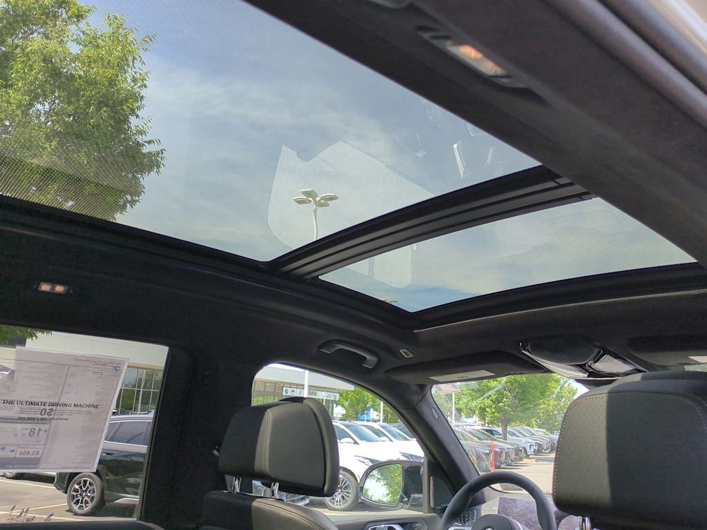 Thumbnail: 2026 BMW X7 - 28