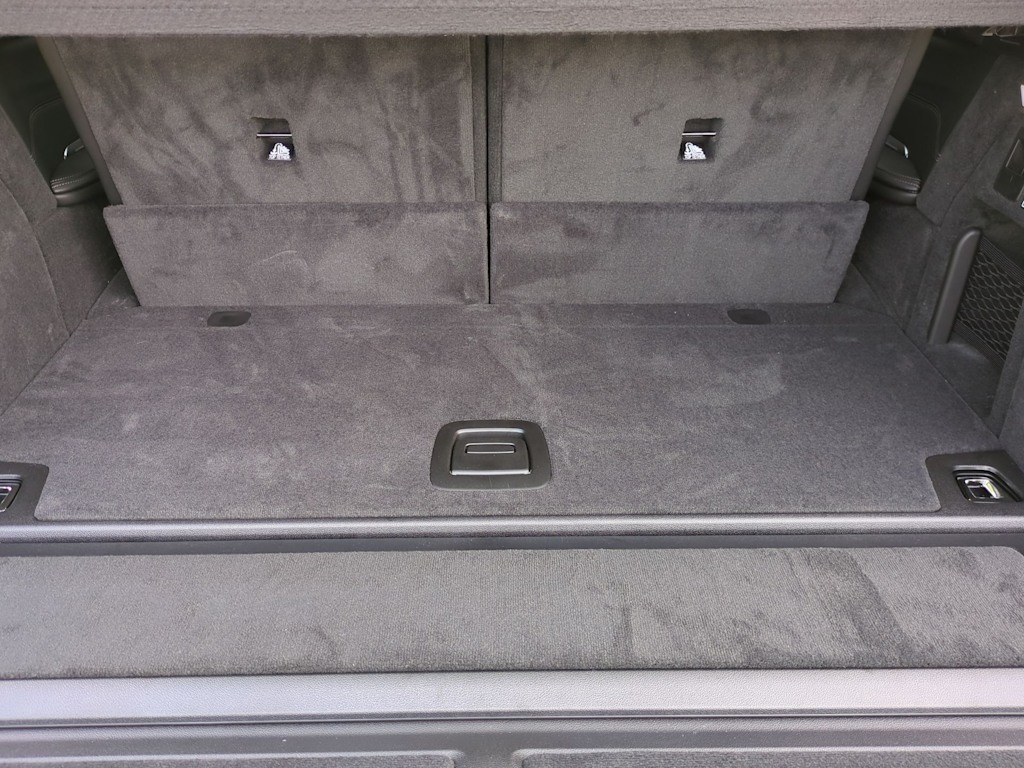 Thumbnail: 2026 BMW X7 - 16