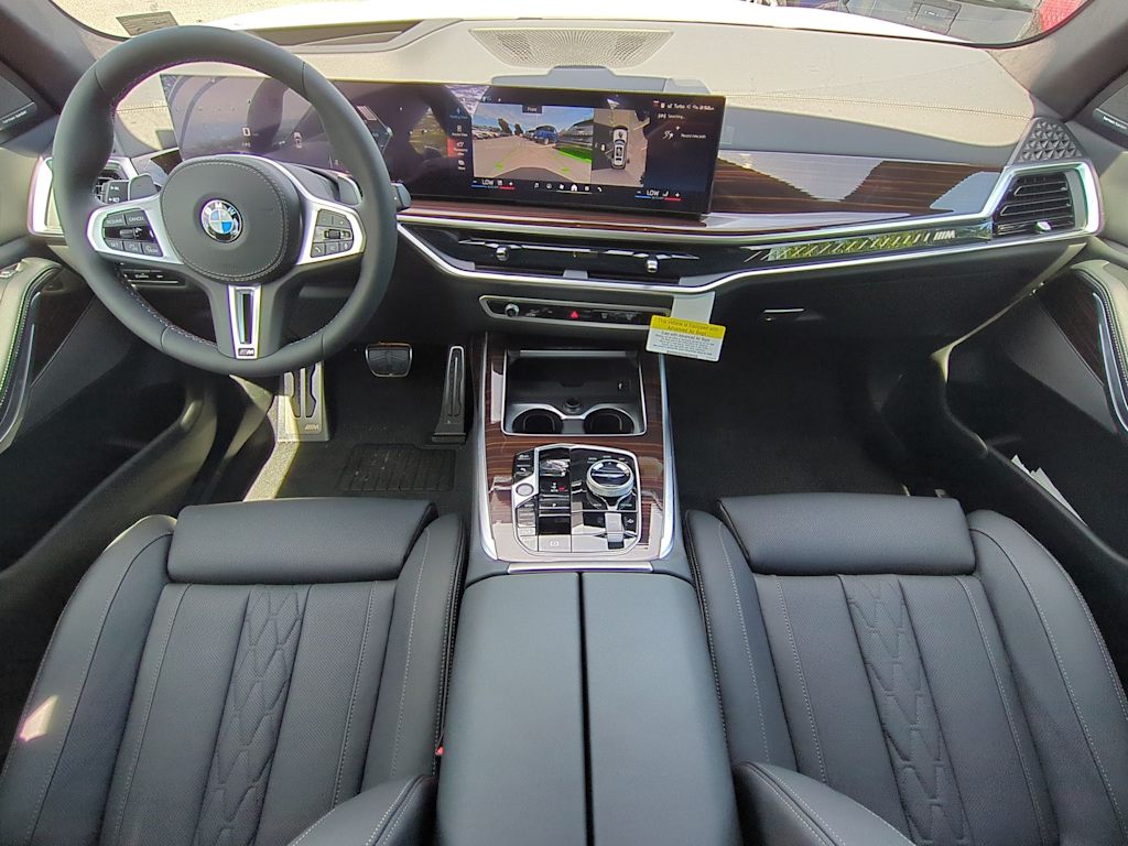 Thumbnail: 2026 BMW X7 - 10