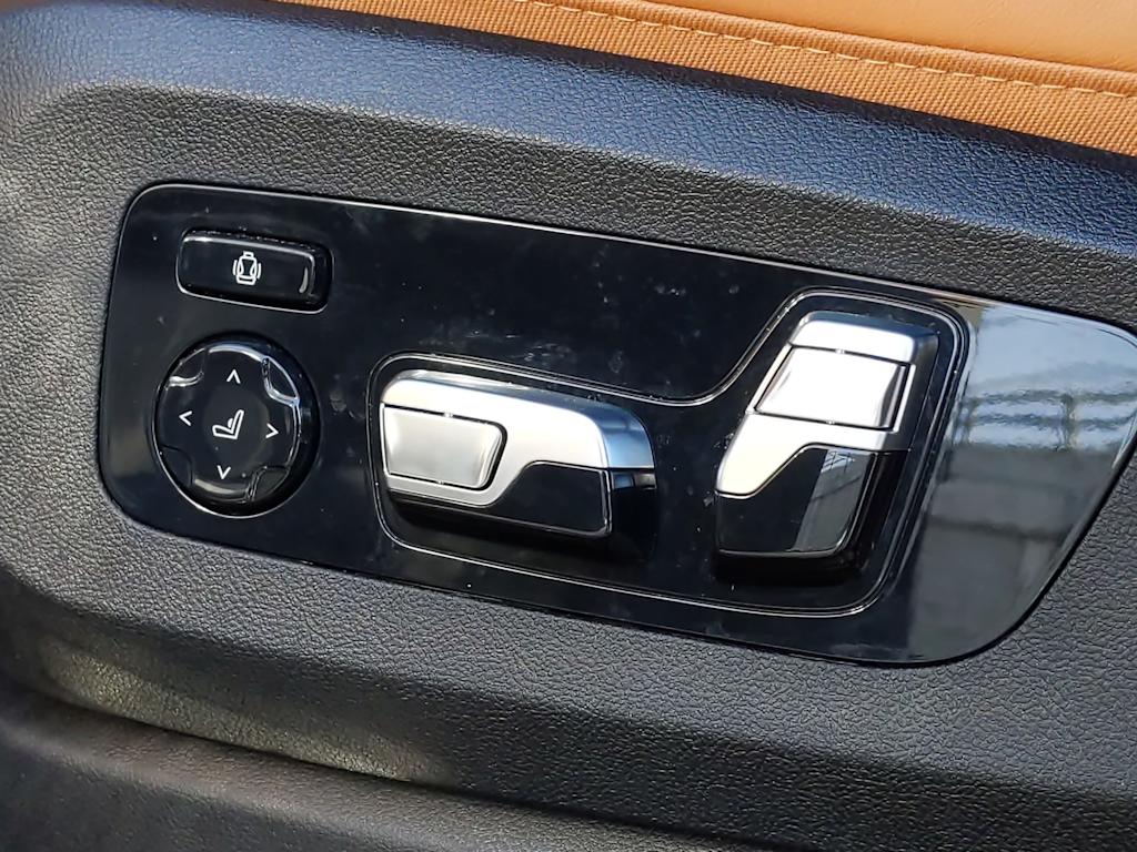 2024 BMW X5 M60i 18