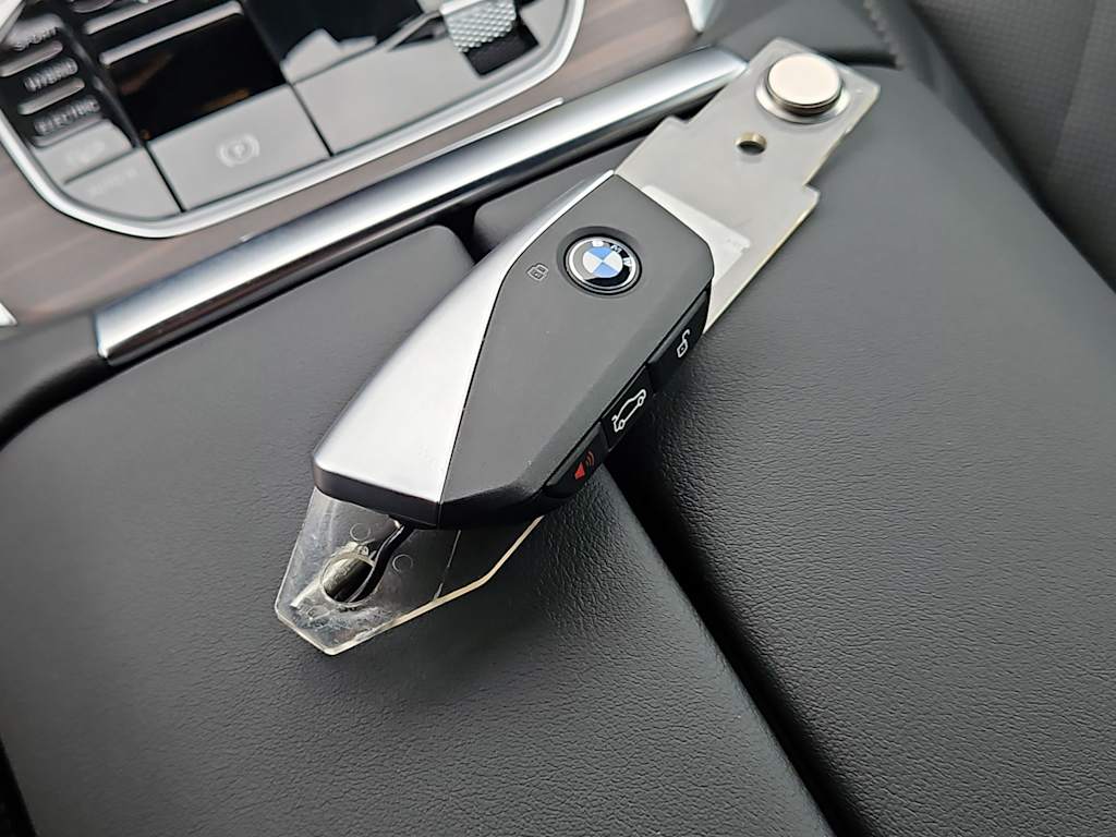 Thumbnail: 2026 BMW X5 - 16