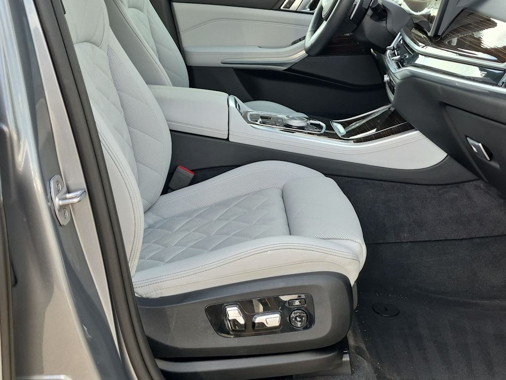 Thumbnail: 2025 BMW X5 - 12