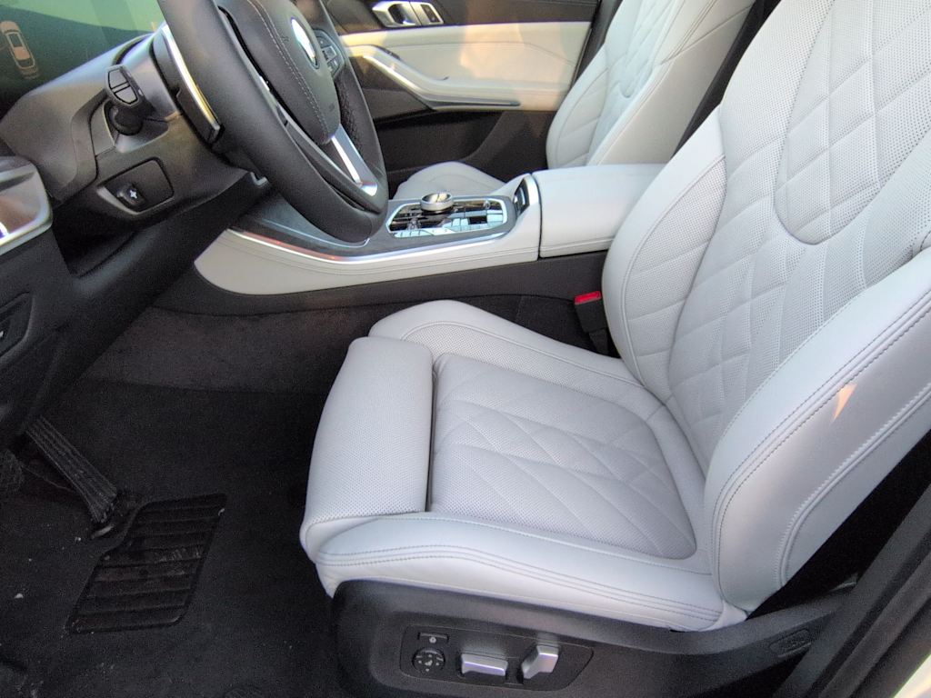 Thumbnail: 2026 BMW X5 - 11