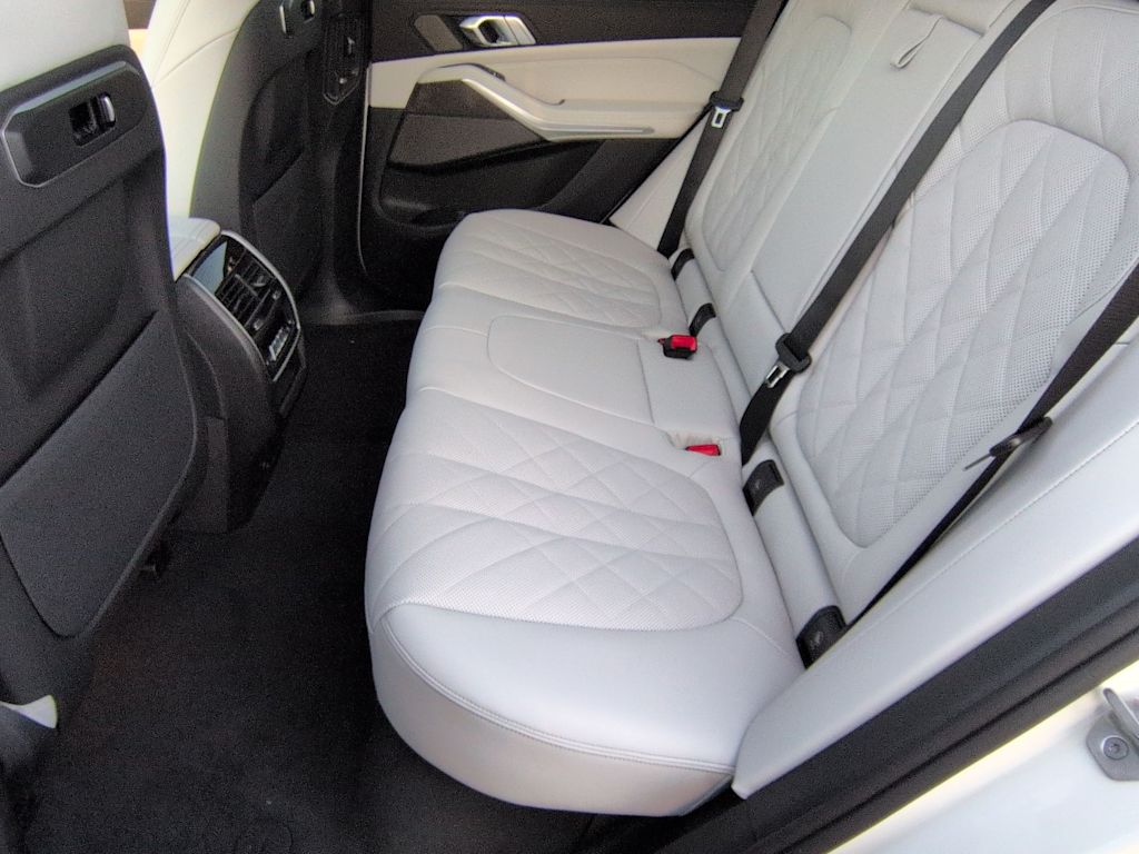 Thumbnail: 2026 BMW X5 - 13