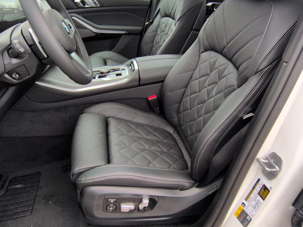 Thumbnail: 2026 BMW X5 - 11