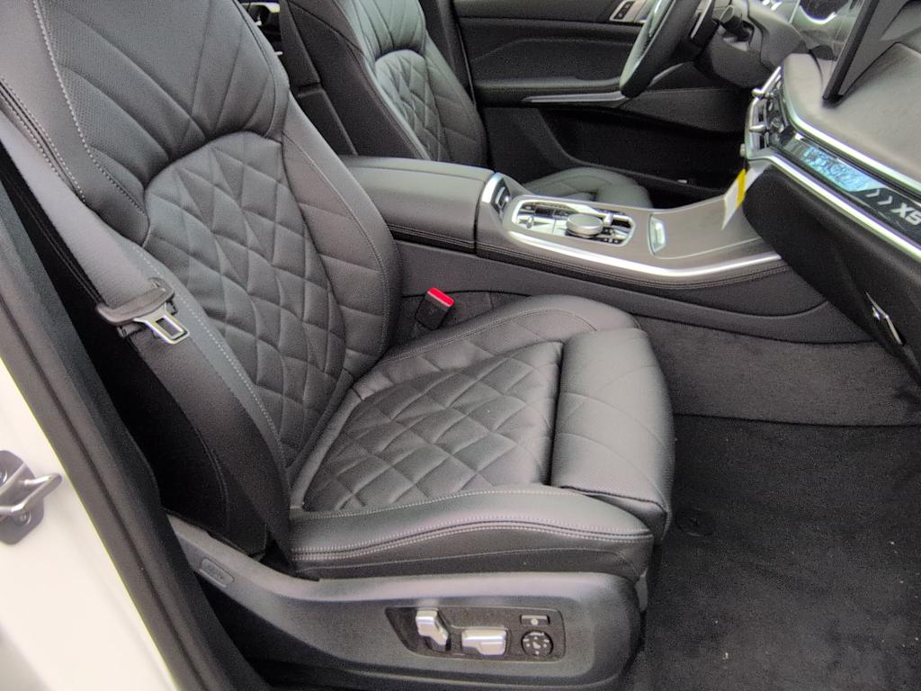 Thumbnail: 2026 BMW X5 - 12