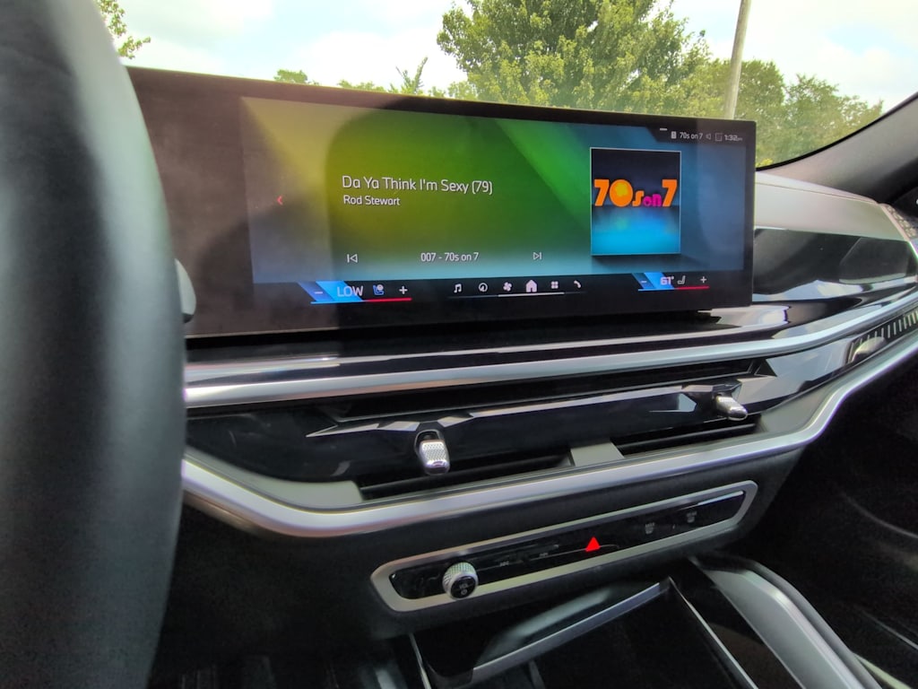 Thumbnail: 2025 BMW X6 - 14
