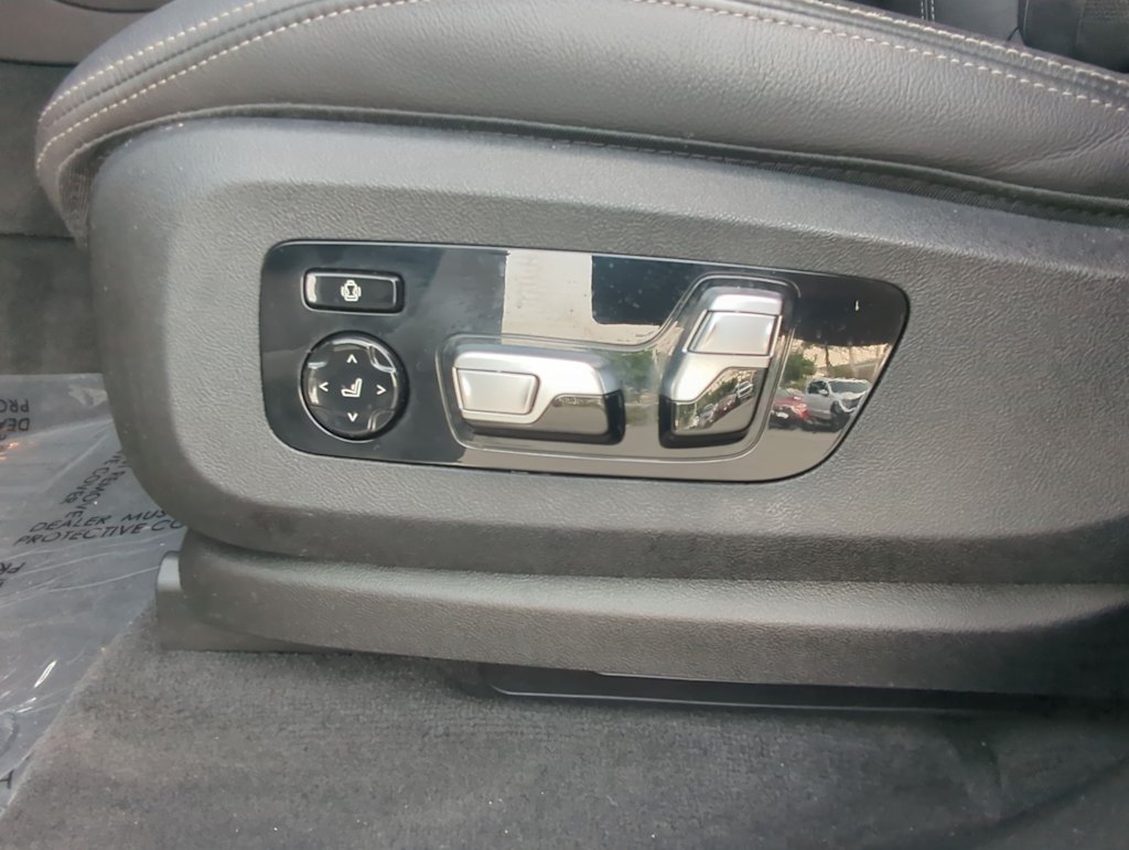 Thumbnail: 2022 BMW X7 - 25