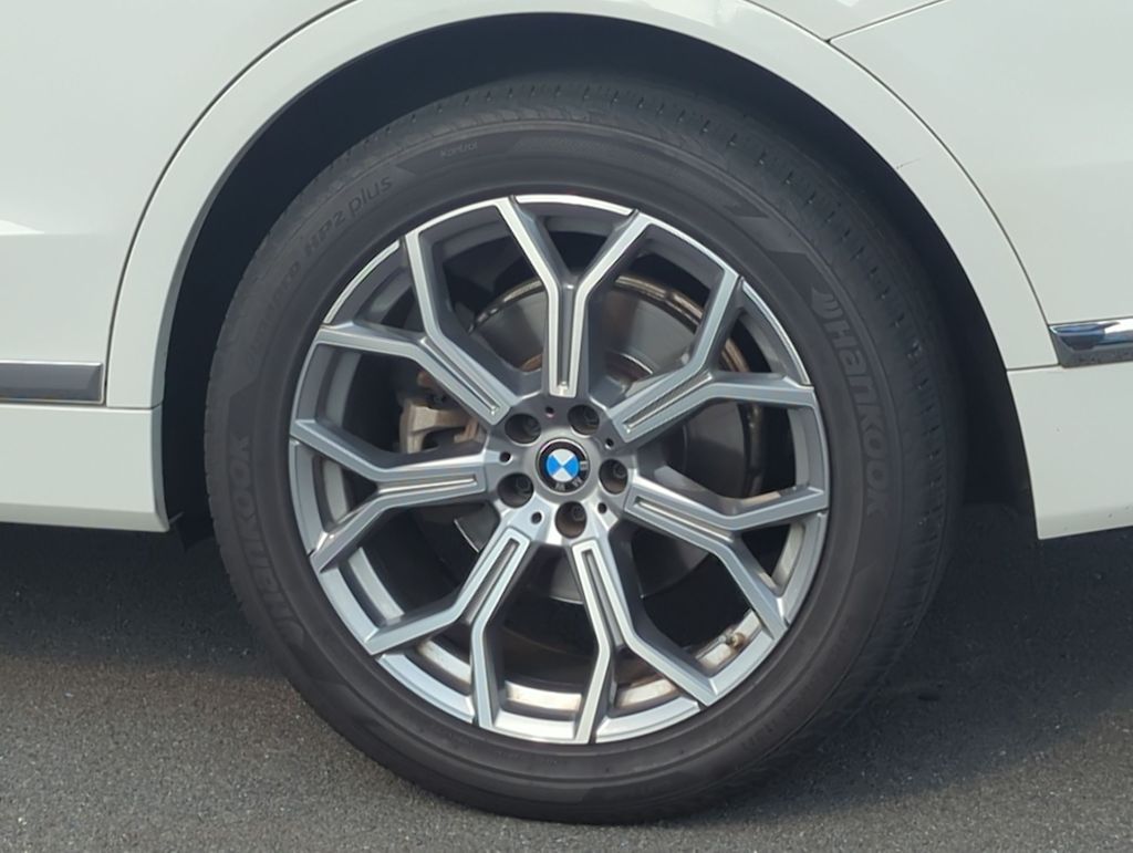 Thumbnail: 2022 BMW X7 - 8