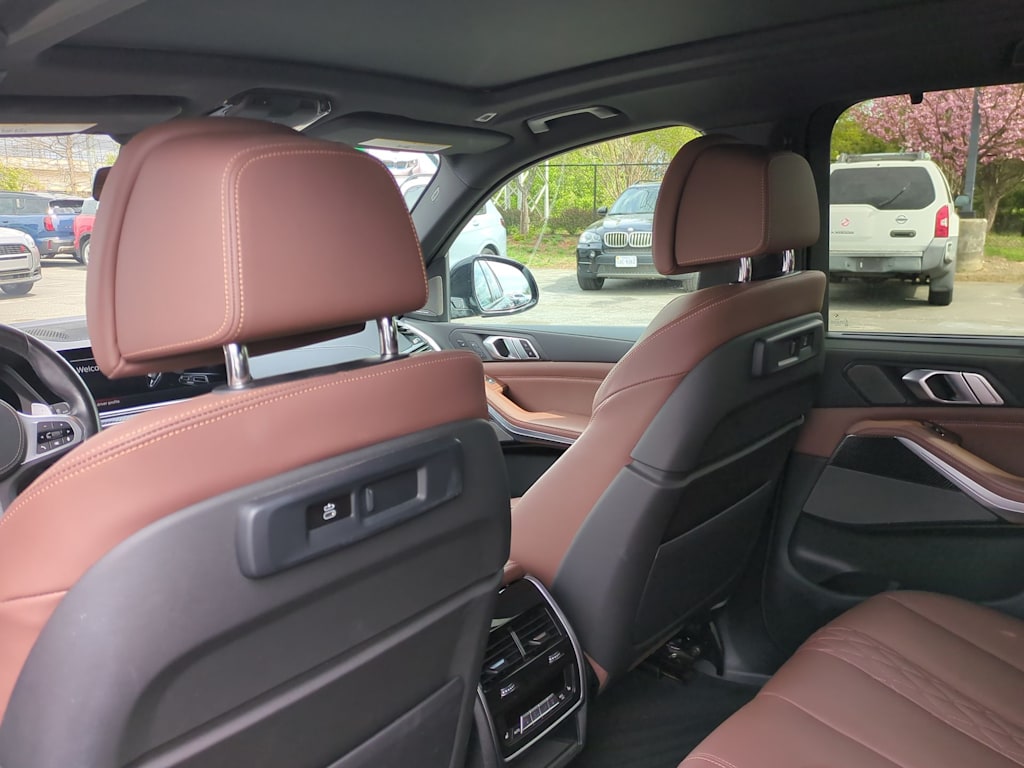 2021 BMW X5 M50i 9