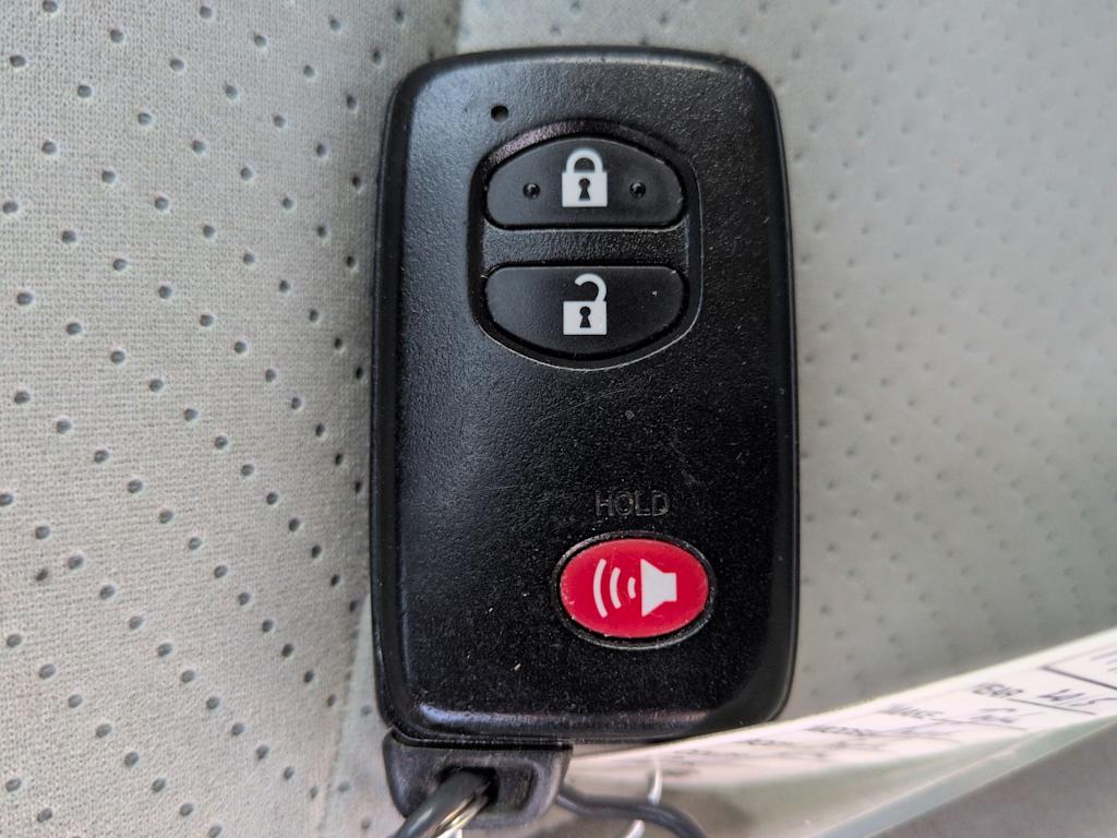 Thumbnail: 2015 Toyota Prius - 18