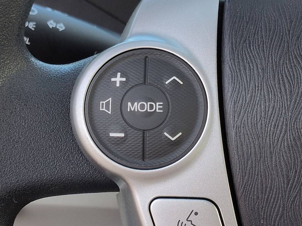 Thumbnail: 2015 Toyota Prius - 29