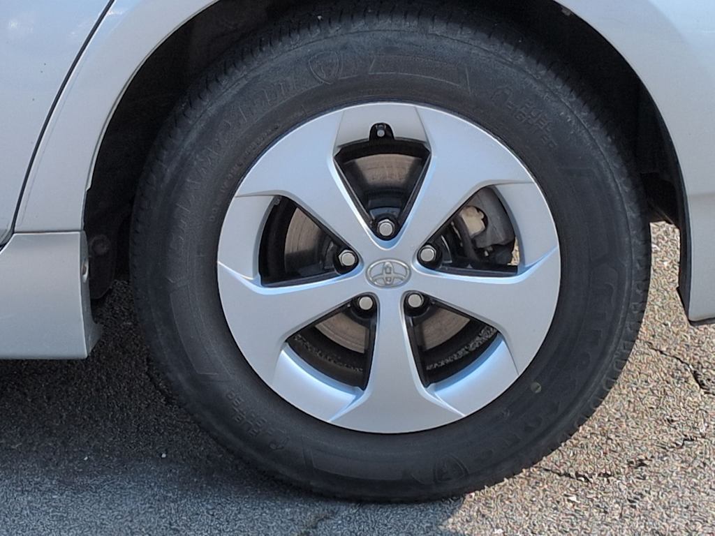 Thumbnail: 2015 Toyota Prius - 8
