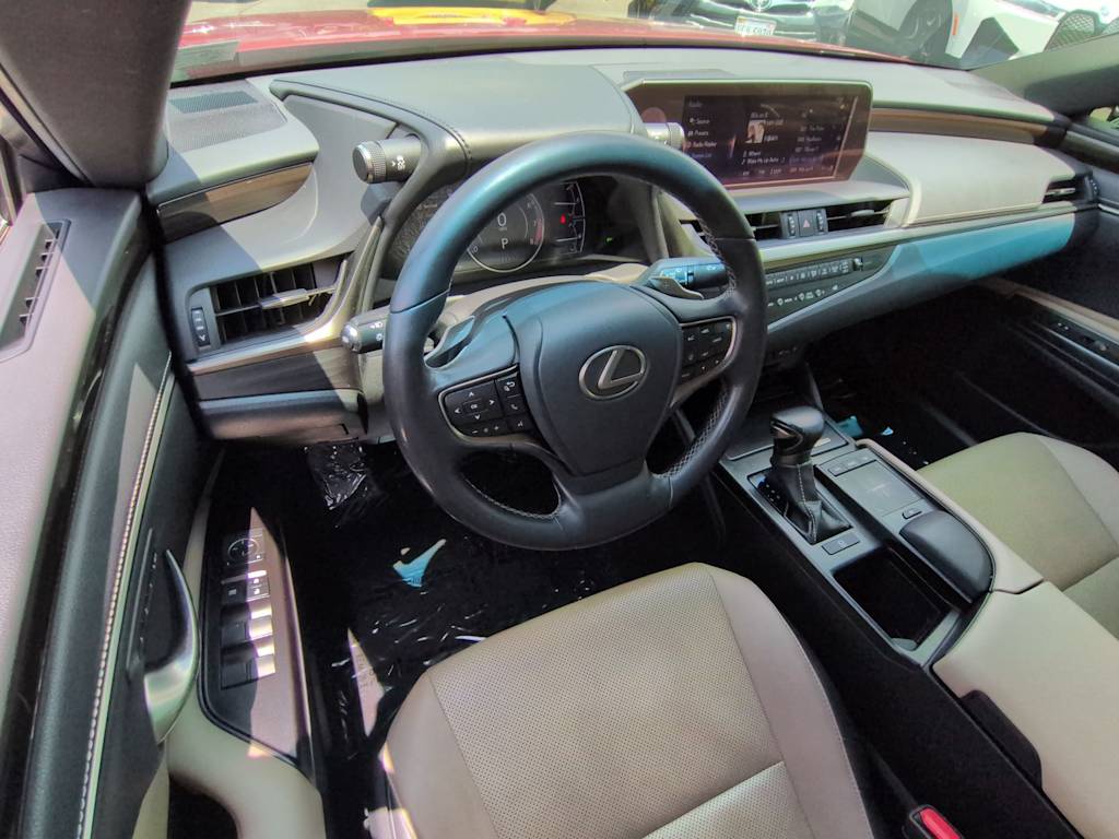 Thumbnail: 2019 Lexus ES - 2
