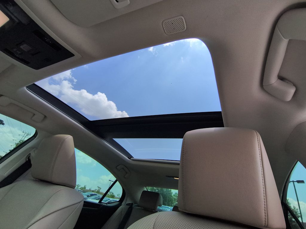 Thumbnail: 2019 Lexus ES - 28