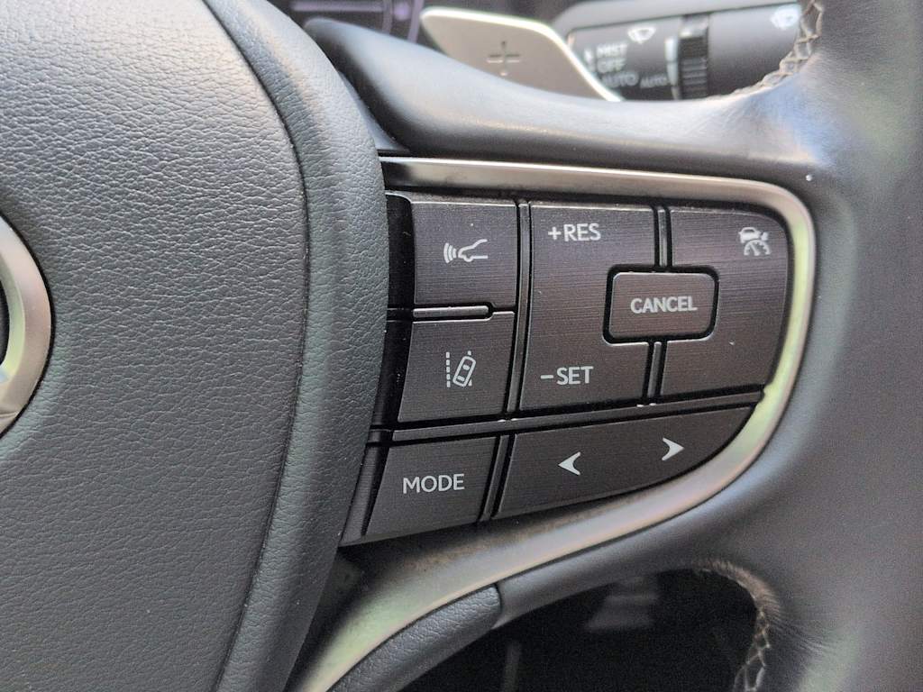 Thumbnail: 2019 Lexus ES - 33