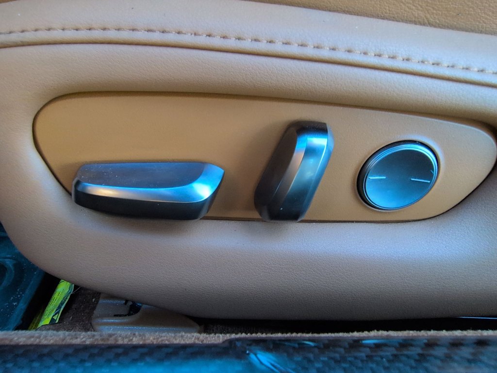 Thumbnail: 2021 Lexus LC - 26