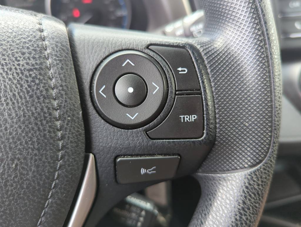 Thumbnail: 2018 Toyota RAV4 - 30