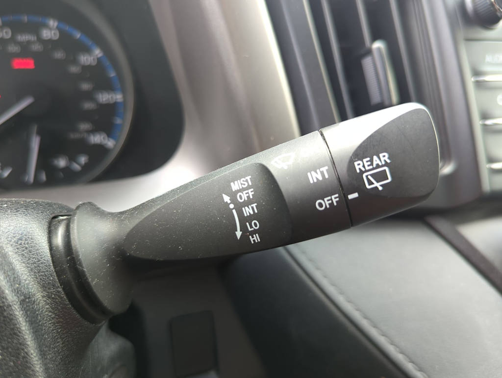 Thumbnail: 2018 Toyota RAV4 - 31