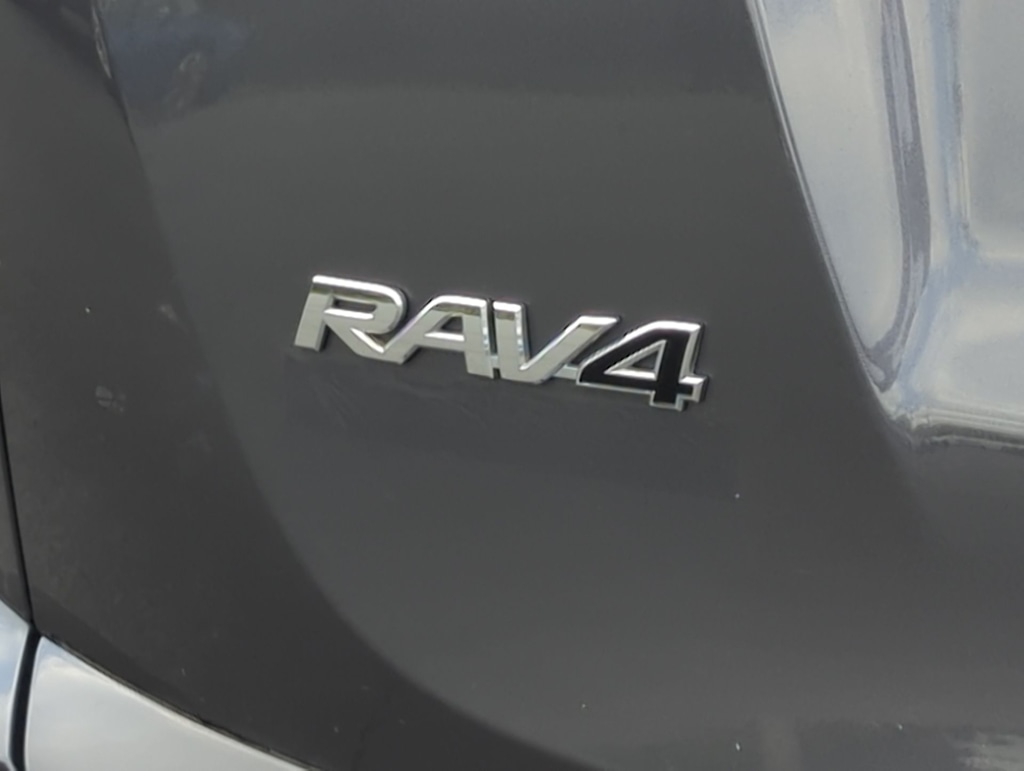 Thumbnail: 2018 Toyota RAV4 - 24