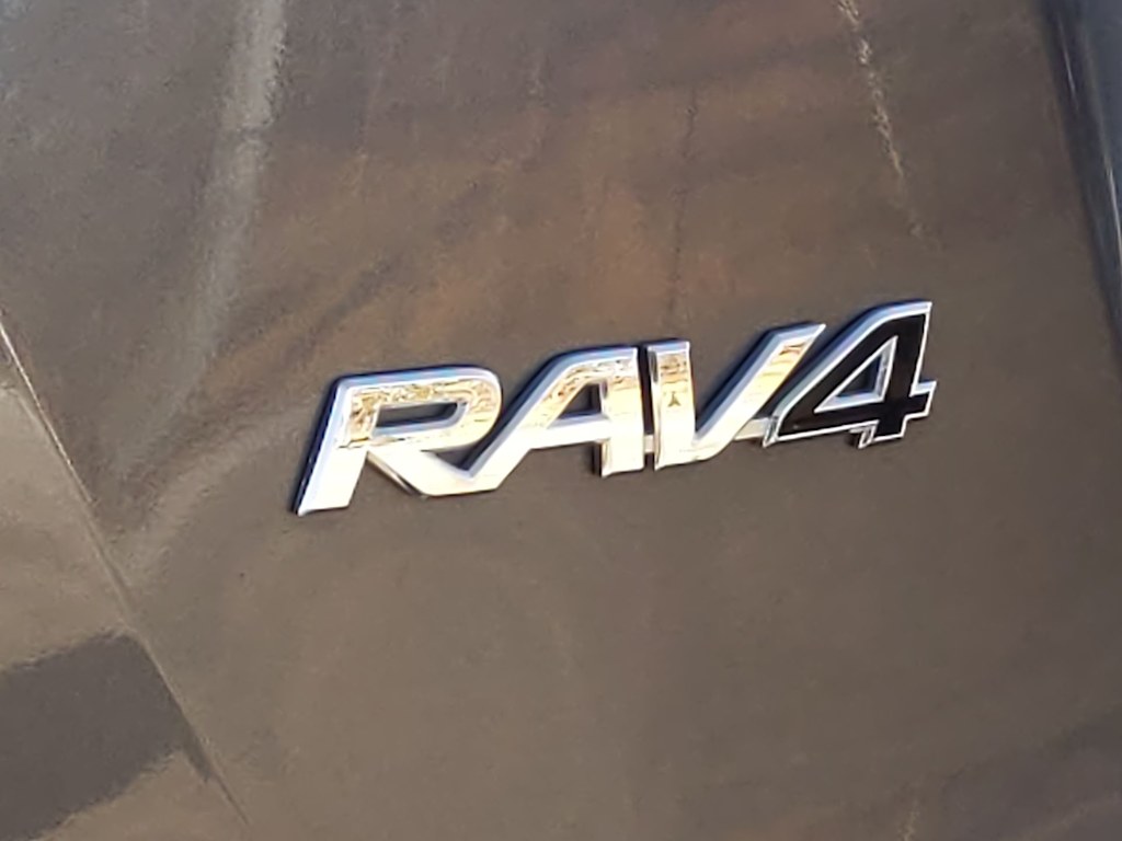 2018 Toyota RAV4 XLE 26