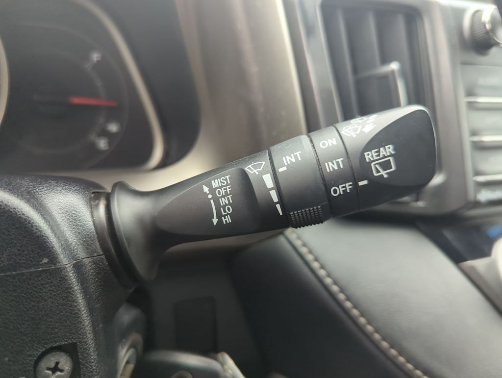 Thumbnail: 2015 Toyota RAV4 - 33