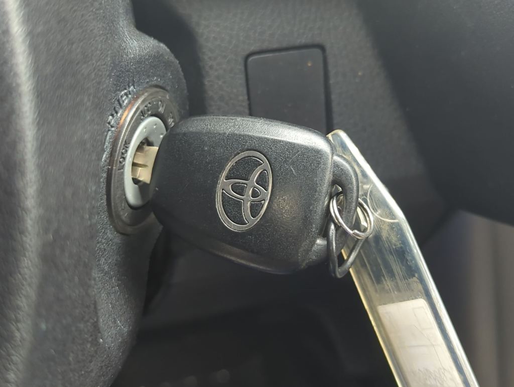 Thumbnail: 2015 Toyota RAV4 - 13