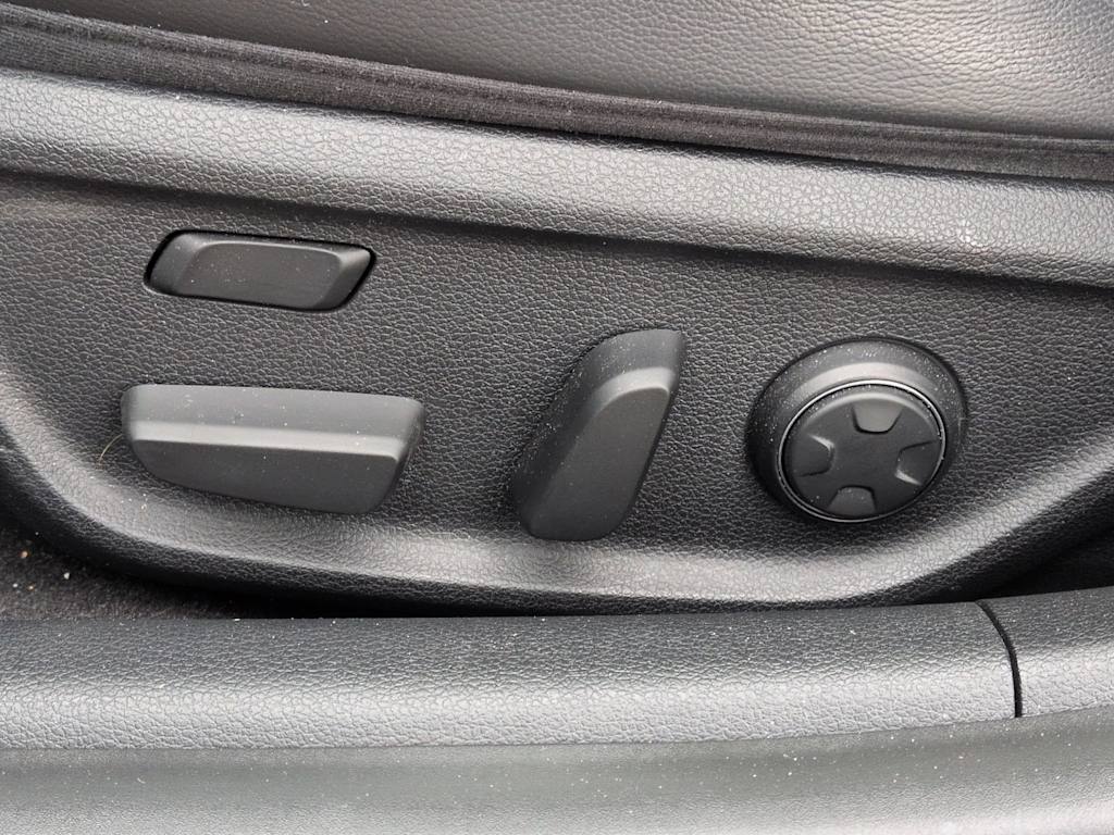 Thumbnail: 2019 Genesis G70 - 26