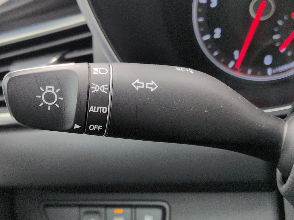 Thumbnail: 2019 Genesis G70 - 32