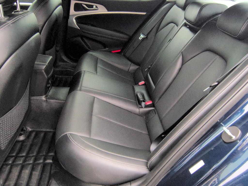 Thumbnail: 2019 Genesis G70 - 27