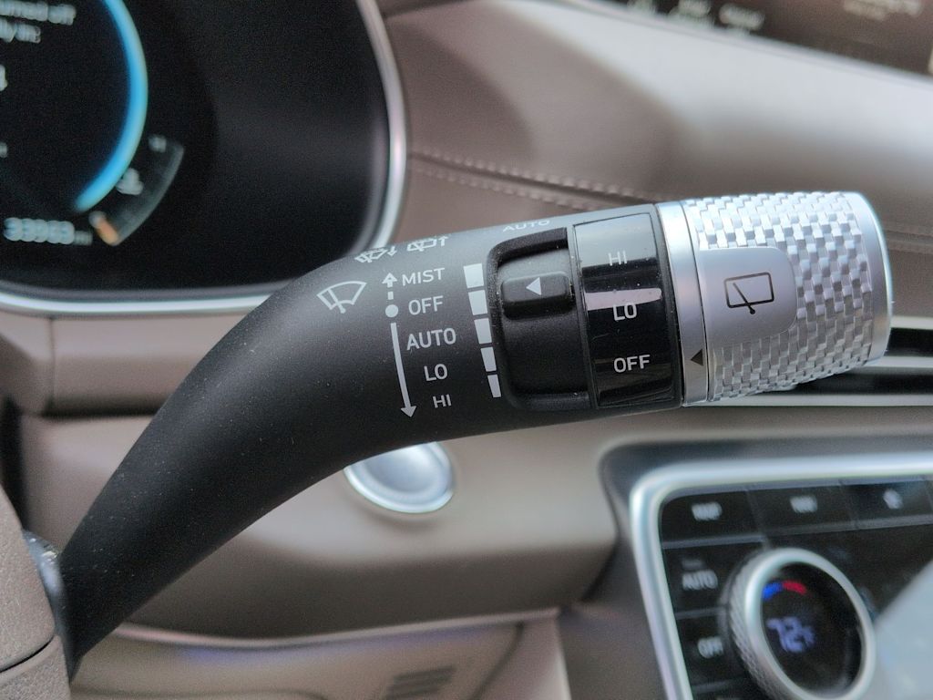 Thumbnail: 2023 Genesis GV80 - 33