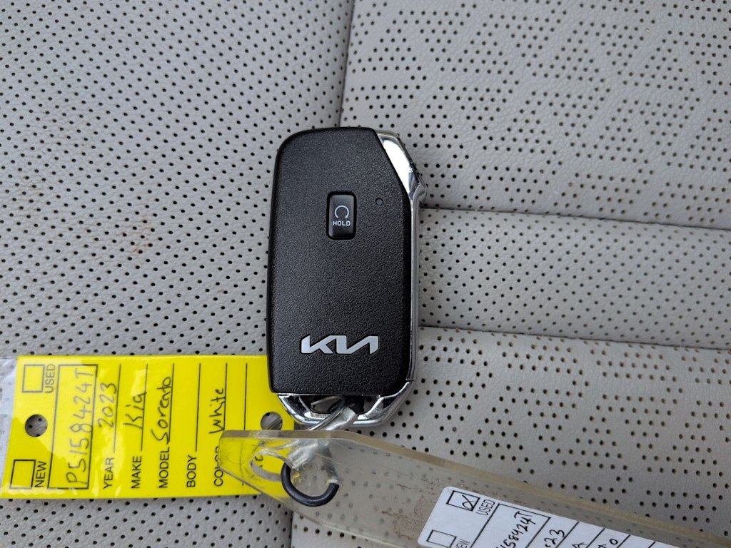 Thumbnail: 2023 Kia Sorento - 17