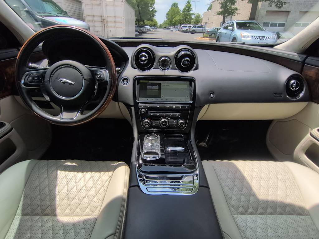 Thumbnail: 2019 Jaguar XJ - 9