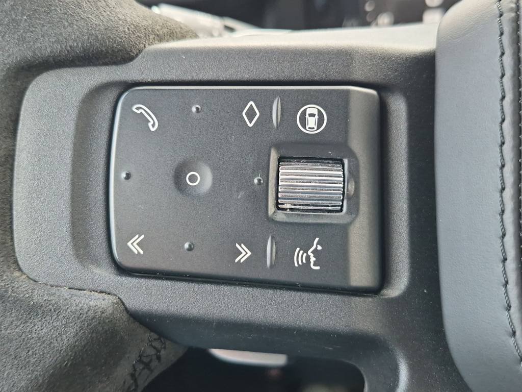 Thumbnail: 2024 Land Rover Defender - 32