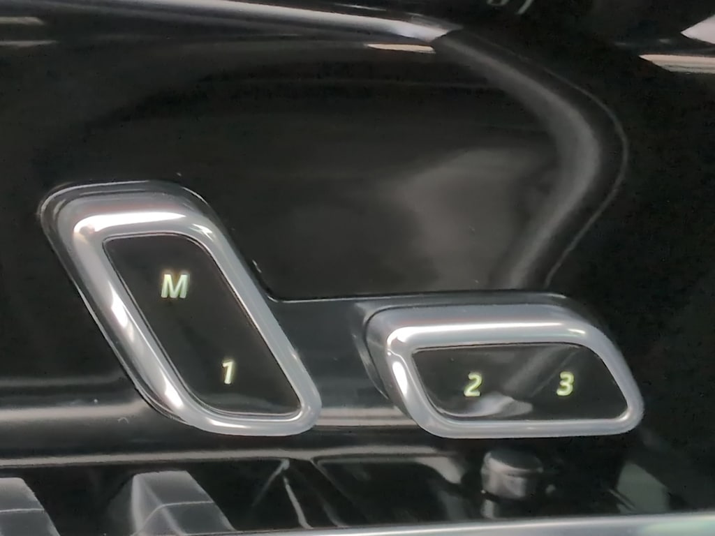 Thumbnail: 2023 Land Rover Range Rover - 14