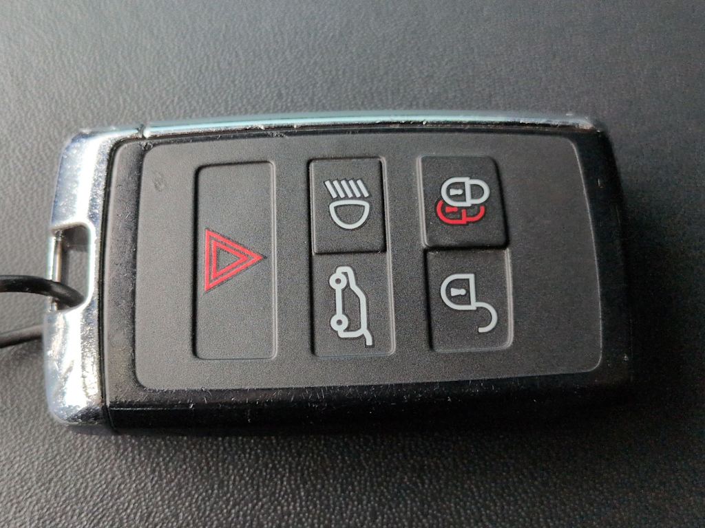 Thumbnail: 2023 Land Rover Range Rover - 17