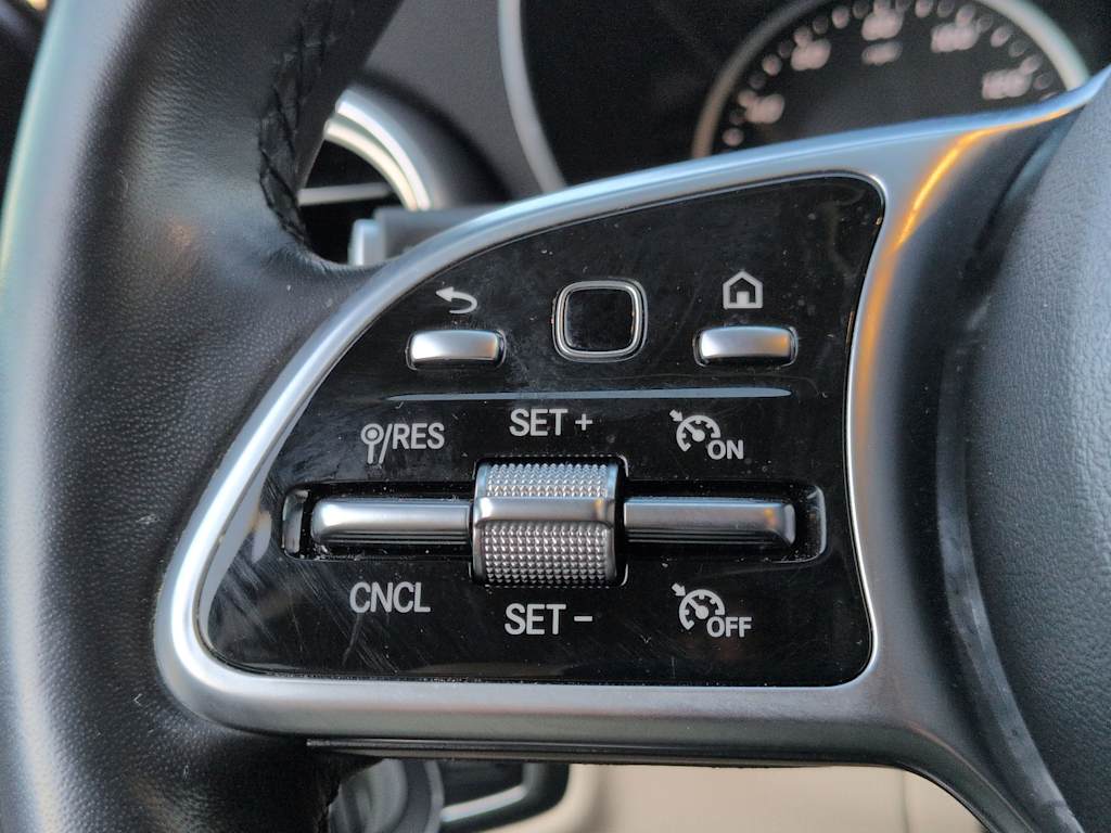 Thumbnail: 2022 Mercedes-Benz GLC - 29