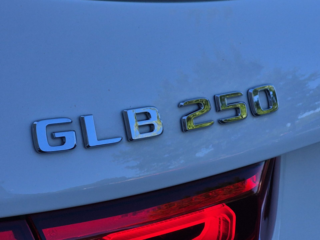 Thumbnail: 2021 Mercedes-Benz GLB - 25