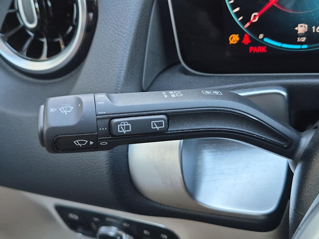 Thumbnail: 2021 Mercedes-Benz GLB - 34