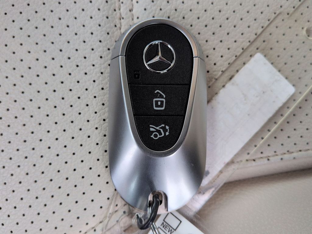 Thumbnail: 2023 Mercedes-Benz GLC - 18