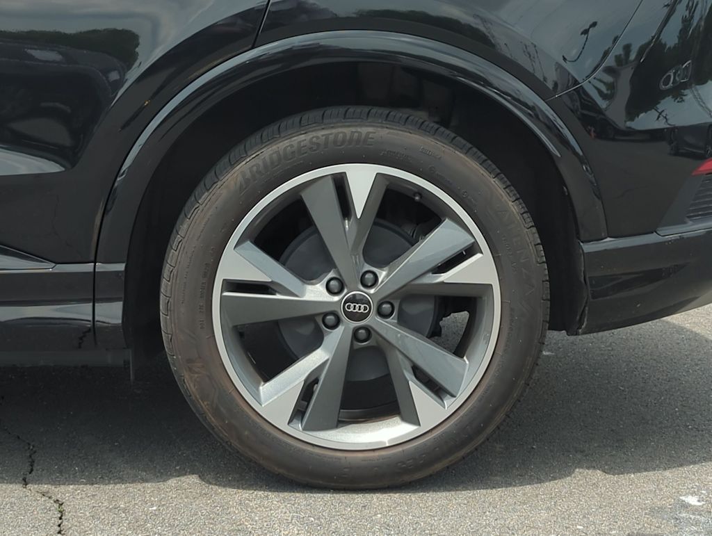 Thumbnail: 2022 Audi Q4 e-tron - 7
